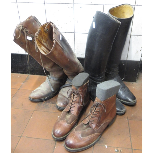 430A - Pair of long brown riding boots complete with spurs (no size mentioned on boots), pair of black ridi... 