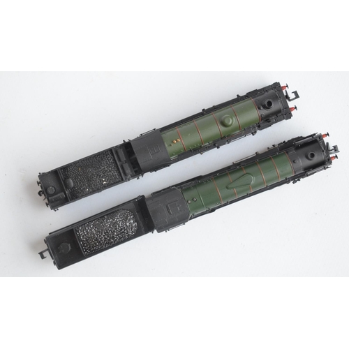 101 - Two N gauge electric steam locomotive models to include a Dapol ND-079C BR green late crest Class B1... 