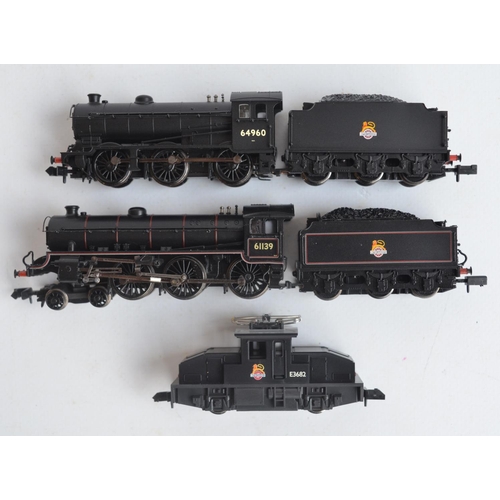 103 - Three mint condition N gauge electric locomotive models, all BR black early crest liveries to includ... 