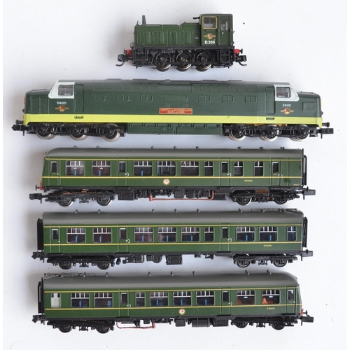 104 - Collection of N gauge diesel electric locomotive models to include Graham Farish (By Bachmann) 37106... 