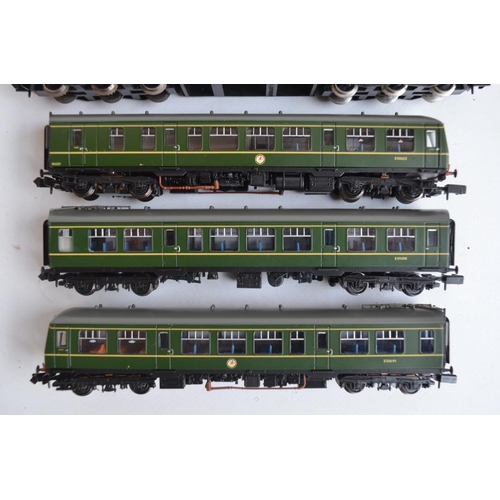 104 - Collection of N gauge diesel electric locomotive models to include Graham Farish (By Bachmann) 37106... 