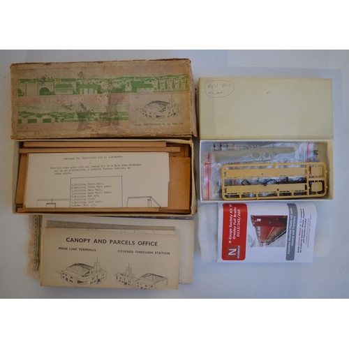 109 - Collection of mostly unbuilt/unstarted N and OO gauge railway modelling scenic accessories including... 