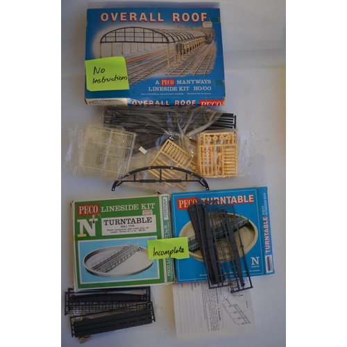 109 - Collection of mostly unbuilt/unstarted N and OO gauge railway modelling scenic accessories including... 