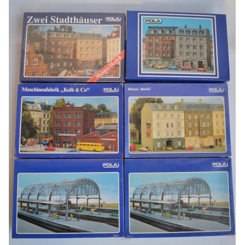 109 - Collection of mostly unbuilt/unstarted N and OO gauge railway modelling scenic accessories including... 