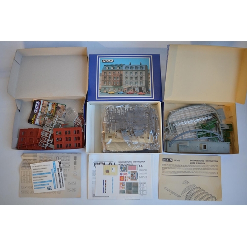 109 - Collection of mostly unbuilt/unstarted N and OO gauge railway modelling scenic accessories including... 