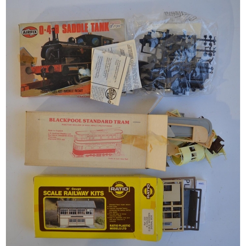 109 - Collection of mostly unbuilt/unstarted N and OO gauge railway modelling scenic accessories including... 