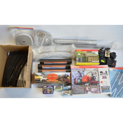 114 - Collection of OO gauge railway models and accessories to include Hornby Toplink limited edition R242... 