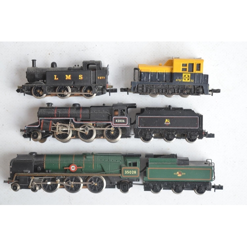 99 - Collection of N and OO/HO gauge railway models to include 4x N gauge electric locomotives, passenger... 