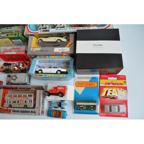 19 - Mixed collection of diecast model vehicles including generally very good condition unboxed examples ... 