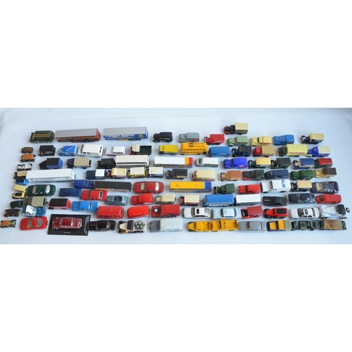 24 - Large collection of unboxed model vehicles from Corgi, Welly, Lledo, Saico etc., plus a collection o... 