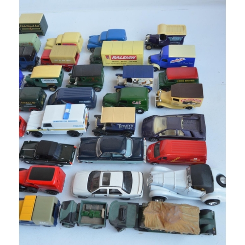 24 - Large collection of unboxed model vehicles from Corgi, Welly, Lledo, Saico etc., plus a collection o... 