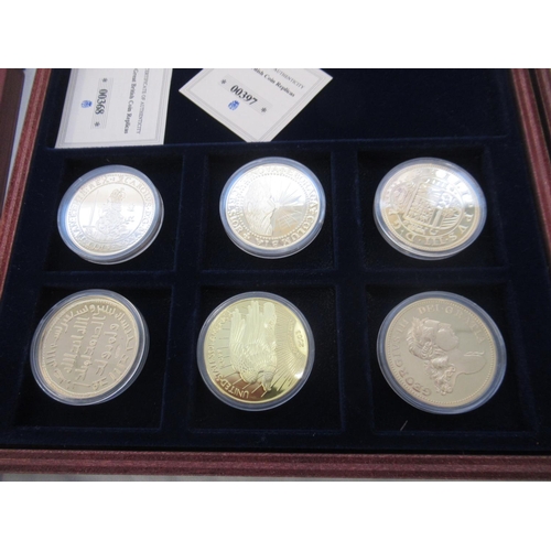 122 - Mixed collection of Commemorative and Cupro-Nickel plated coins, in sets (incomplete and full) colle... 