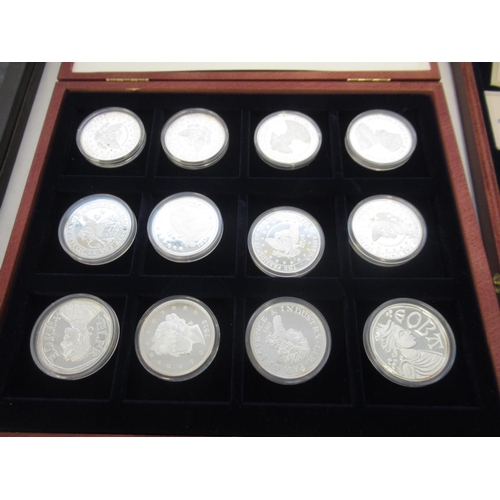 122 - Mixed collection of Commemorative and Cupro-Nickel plated coins, in sets (incomplete and full) colle... 