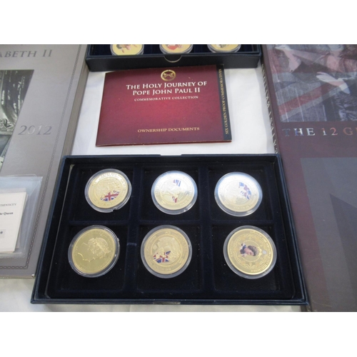 122 - Mixed collection of Commemorative and Cupro-Nickel plated coins, in sets (incomplete and full) colle... 