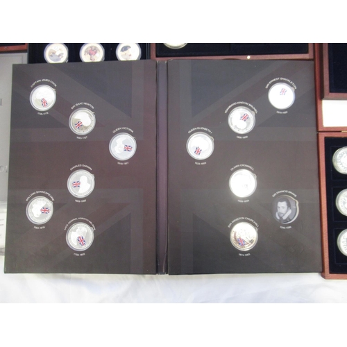 122 - Mixed collection of Commemorative and Cupro-Nickel plated coins, in sets (incomplete and full) colle... 