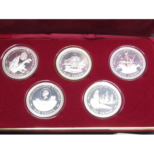 81 - Pobjoy Mint Set of Five Sterling Silver Proof Millennium of Tynwald Crowns, 1979, accompanied by lit... 