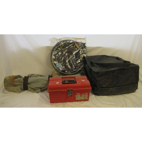 1183 - Large assortment of fishing tackle, including rods, nets, reals, lure tying equipment etc. (Qty)