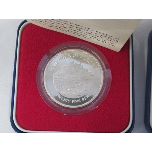 87 - Royal Mint - 16 1977 Queens Jubilee Silver Proof Crowns, 12 with Certificates, 4 lacking, predominan... 