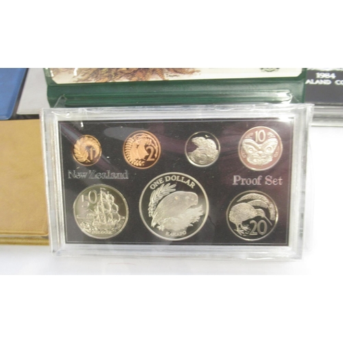 90 - New Zealand Proof Coin Issues 1975, 1976, 1977, 1978, 1979, 1980, 1981, 1982, 1983, 1984 (x2), 1985 ... 