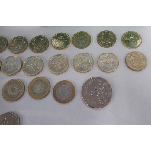 124 - Large mixed collection of British and some International coins, predominantly c20th and some c19th t... 