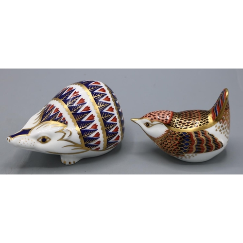 550 - Two Royal Crown Derby paperweights - Wren and Hedgehog, hedgehog lacking stopper, max. L11cm