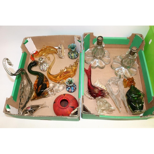 555 - Collection of glassware incl. Murano glass, decanters, decanter stoppers, etc.