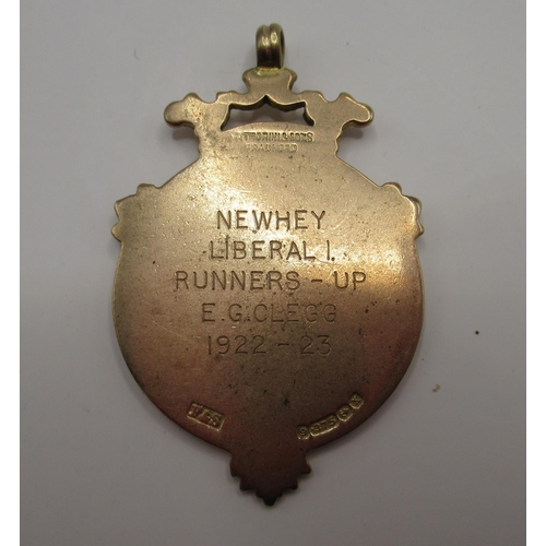 67 - 9ct yellow gold and enamel fob for the 'Milrow & Newhey Billiard & Whist League', stamped 375, 9.20g