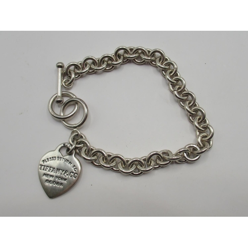 73 - Hallmarked Sterling silver heart toggle bracelet, stamped 375