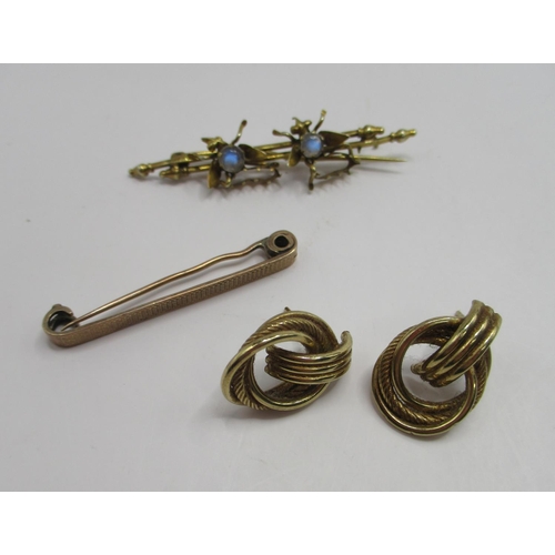 50 - 9ct yellow gold interlocking earrings, and a 9ct rose gold bar brooch with engine turned detail, bot... 