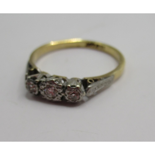 58 - 18ct gold and platinum ring set with diamonds in illusion mounts, stamped 18ct PLAT, size P, 2.50g