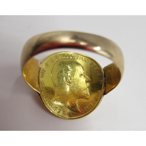 60 - Edw.VII 1908 half sovereign ring with 9ct gold band, size Q1/2 5.85g