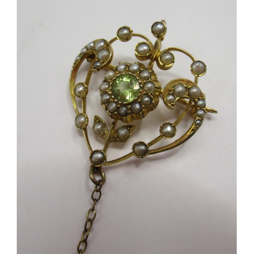 6 - Edwardian 9ct yellow gold brooch set with seed pearls and central peridot, stamped 9, 3.62g