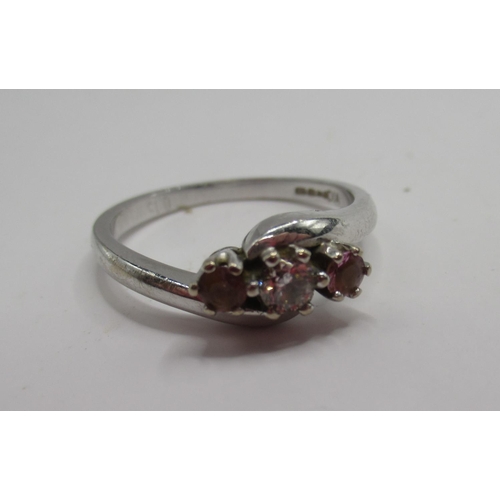 1225 - 18ct white gold ring set with diamond flanked by pink stone, stamped 750, size O1/2, 3.96g