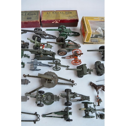 86 - Collection of gun and artillery models, all metal to include Britain's, Astra, Dinky etc., some repa... 