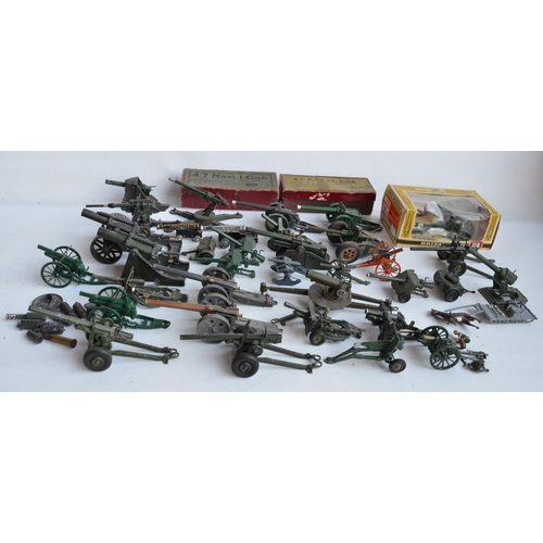 86 - Collection of gun and artillery models, all metal to include Britain's, Astra, Dinky etc., some repa... 