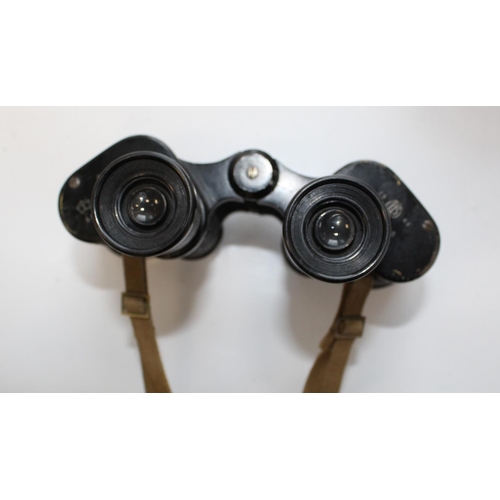 1409 - A.M . 6.E/293 X 6 field binoculars, number 13805 Dated 1944, in original leather case. Pair of A.M. ... 