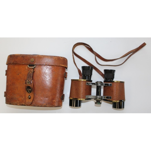 1410 - Bausch & Lomb, U.S. Army Signal Corps Binoculars. Serial number EE70885, power 6. In original leathe... 