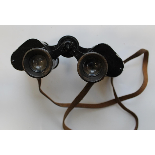 1411 - C.P. Goerz Berlin 8x Helinex D.R.P. Military field binoculars, In leather case. Pair of military fie... 