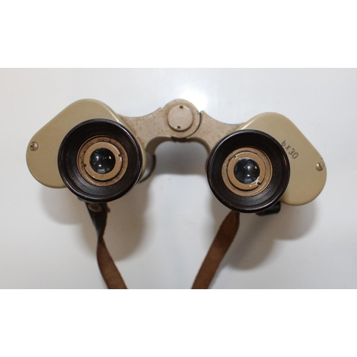 1411 - C.P. Goerz Berlin 8x Helinex D.R.P. Military field binoculars, In leather case. Pair of military fie... 