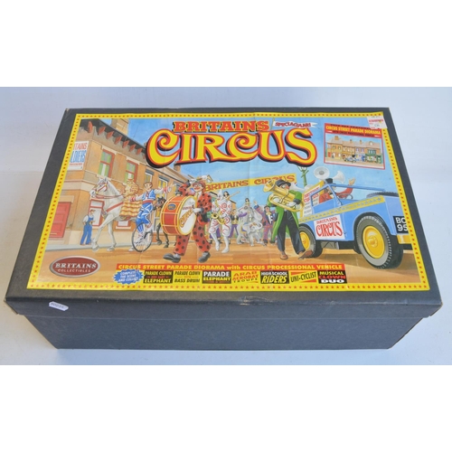 139 - Circus collection to include W. Britain's 08673 Circus Street Parade Diorama with box (missing Land ... 