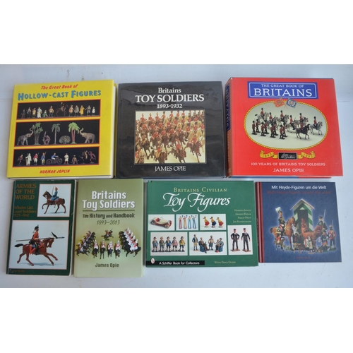 142 - Collection of miniature model soldier and figure manufacturers guides to include The Great Book Of B... 