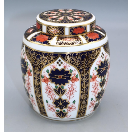 317 - Royal Crown Derby Old Imari 1128 pattern ginger jar and cover, H11cm