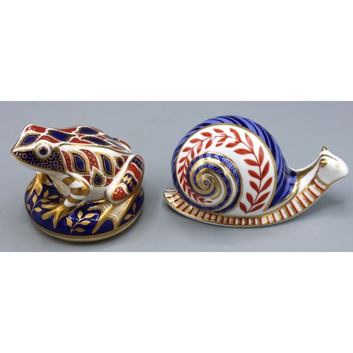 318 - Royal Crown Derby Imari paperweights, Frog and Snail, both with ceramic stoppers, max. H7.5cm (2)