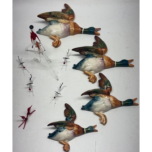 315 - Four Beswick wall hanging ducks, models 596-1/2/3/4, A/F, and a Murano style coloured glass hunting ... 