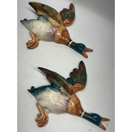 315 - Four Beswick wall hanging ducks, models 596-1/2/3/4, A/F, and a Murano style coloured glass hunting ... 