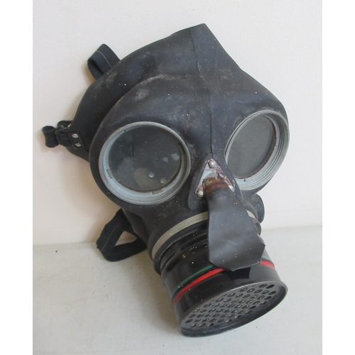 1441 - RAF Mk 3 firefighter helmet and two 20th century gas masks. (3)