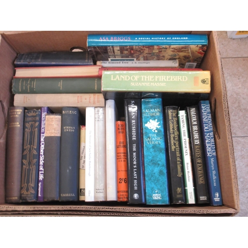 308 - Large assorted collection of fiction and non-fiction books to inc. works by Salman Rushdie, Philip G... 