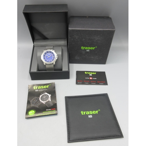 239 - Traser 200m stainless steel quartz diver's wristwatch with date, signed blue dial, centre seconds, s... 