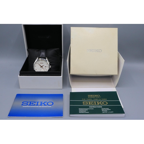 259 - Seiko Kinetic stainless steel wristwatch with day date, signed cream dial, centre seconds, signed di... 