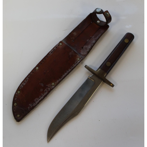 1439 - Vintage wooden-handled bowie knife with leather sheath in the style of William Rodgers. Blade L15cm